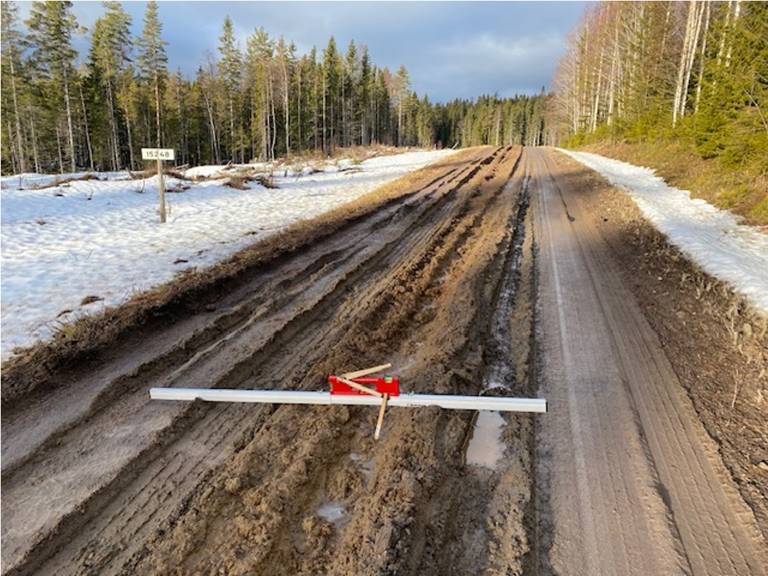 vägskada med spårdjup 16 cm