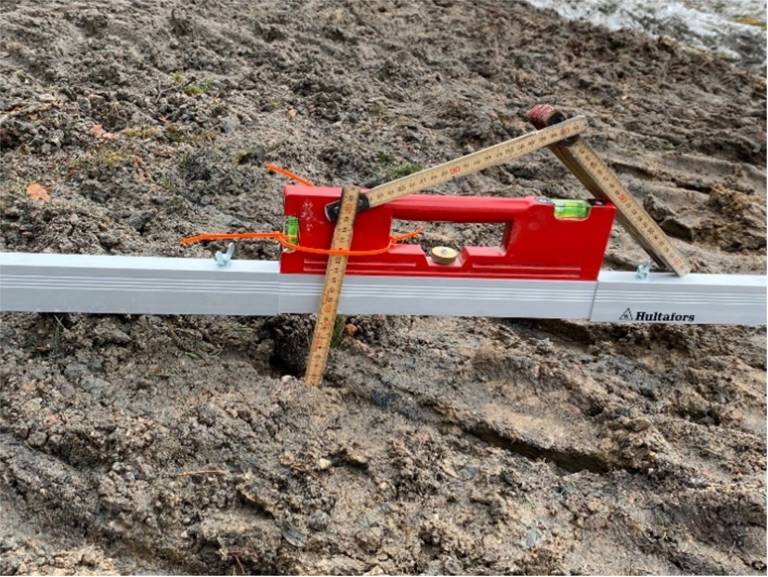 skada med 9 cm spårdjup